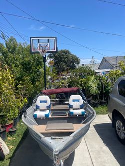 Aluminum fishing boat