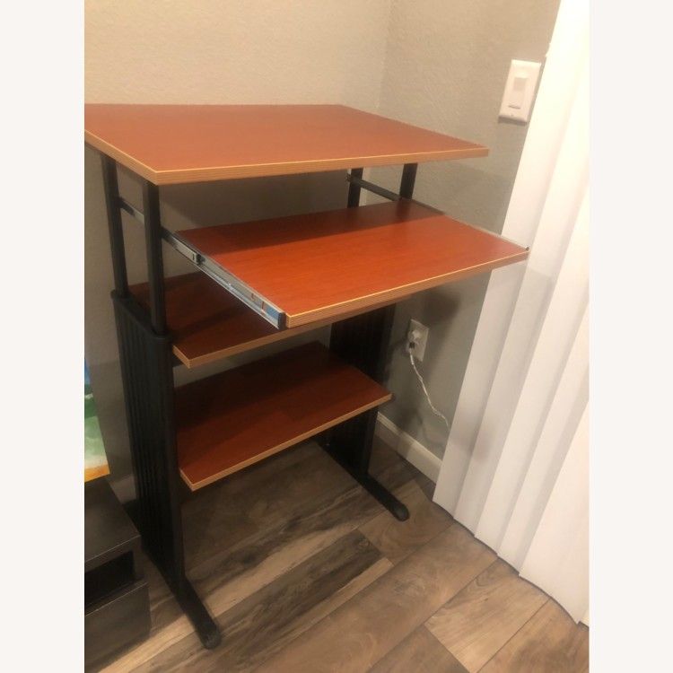 Nice Rolling Computer Desk