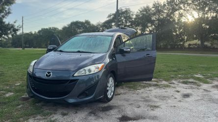 Mazda 5 minivan