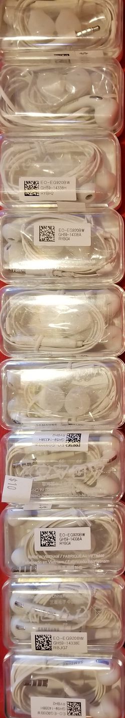 Skullcandy Samsung JVC Apple iPhone earbuds headphones ear bud many different types of Earbuds available Bz1