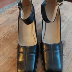 Gently Worn BCBG Mary Jane Pumps Size 9