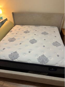 King Bed (with Serta Mattress & Boxspring)