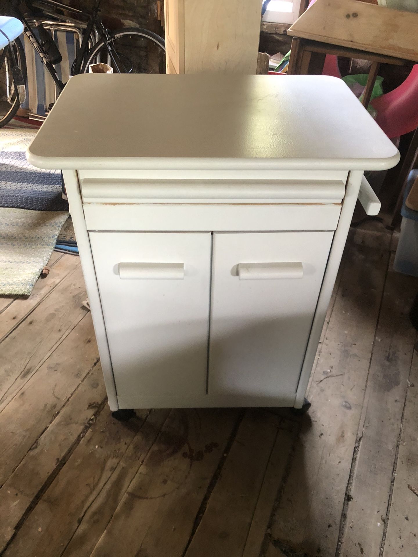 Kitchen cart on casters