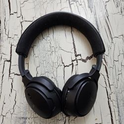 BOSE SOUNDLINK on Ear Bluetooth Headphones.  