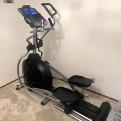 Feature-packed Spirit XE395 Elliptical Machine