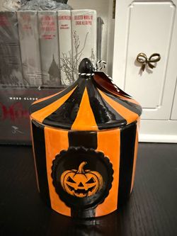 DW HOME HALLOWEEN CIRCUS CANDLE (LAST ONE LEFT)