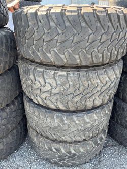 Vendo 35/12.50/R17 las 4 llantas toyo MT por $220