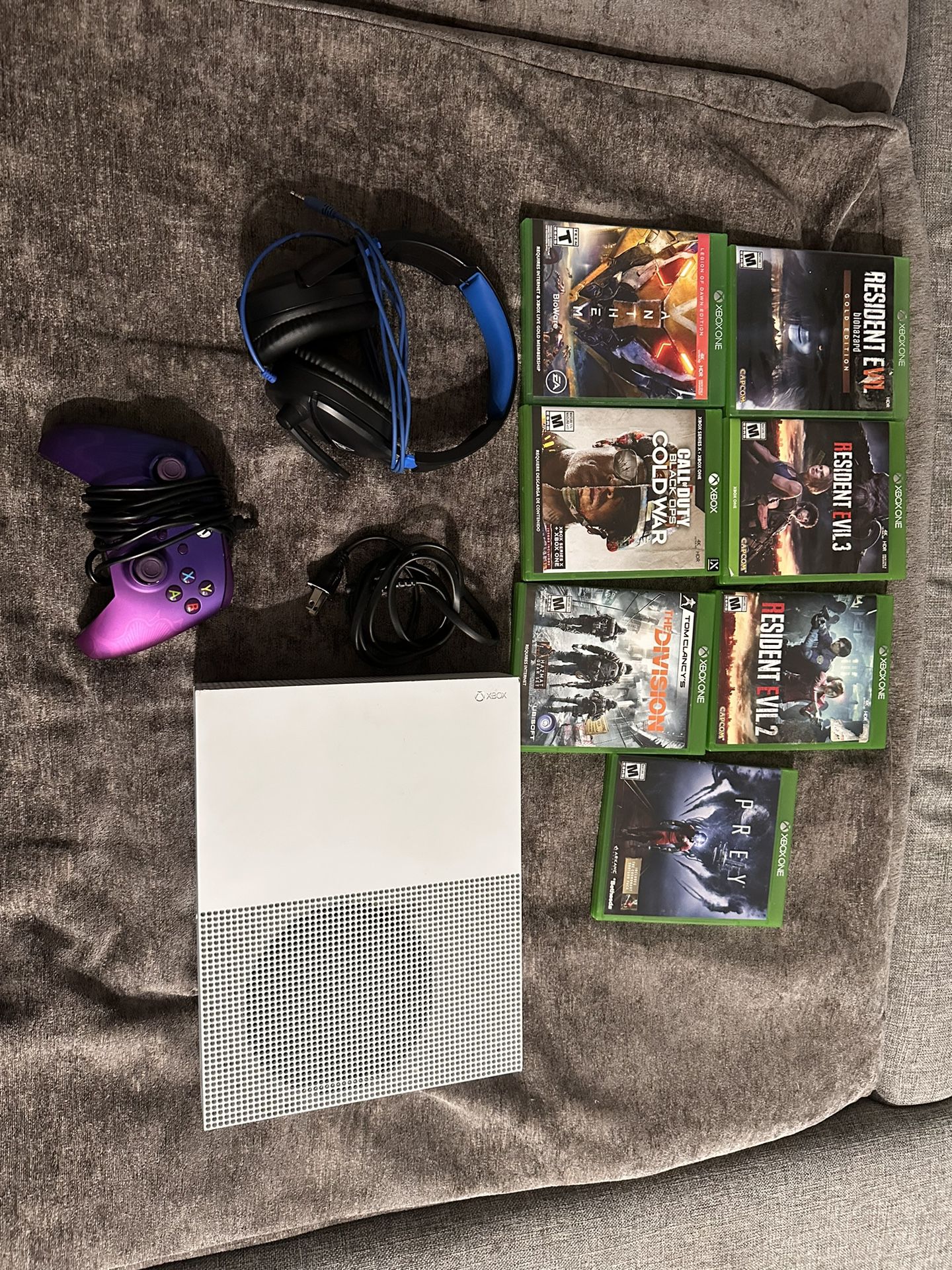Xbox One S With Games, Headphones, Control