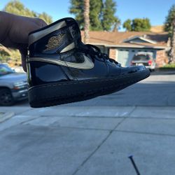 Jordan 1 Retro High Black Metallic Gold (2020) 