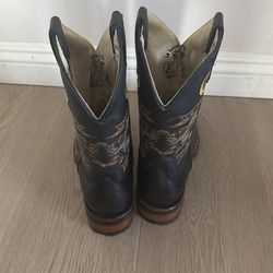 Boots size 8