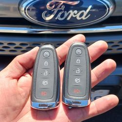 Car Keys And Remotes  / Llaves De Carro Y Controlles 
