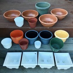Large Lot 19 Assorted Sizes Plastic Garden Flower Nursery Pots