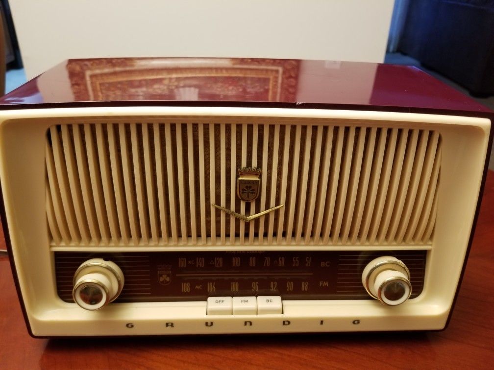Grundig Majestic Table Radio