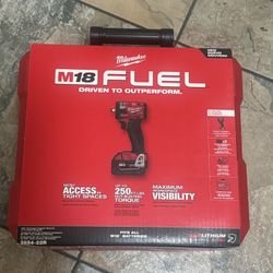MILWAUKEE 2854-22r M18 FUEL 18V Lithium-Ion Brushless Cordless 3/8 in. Compact Impact Wrench