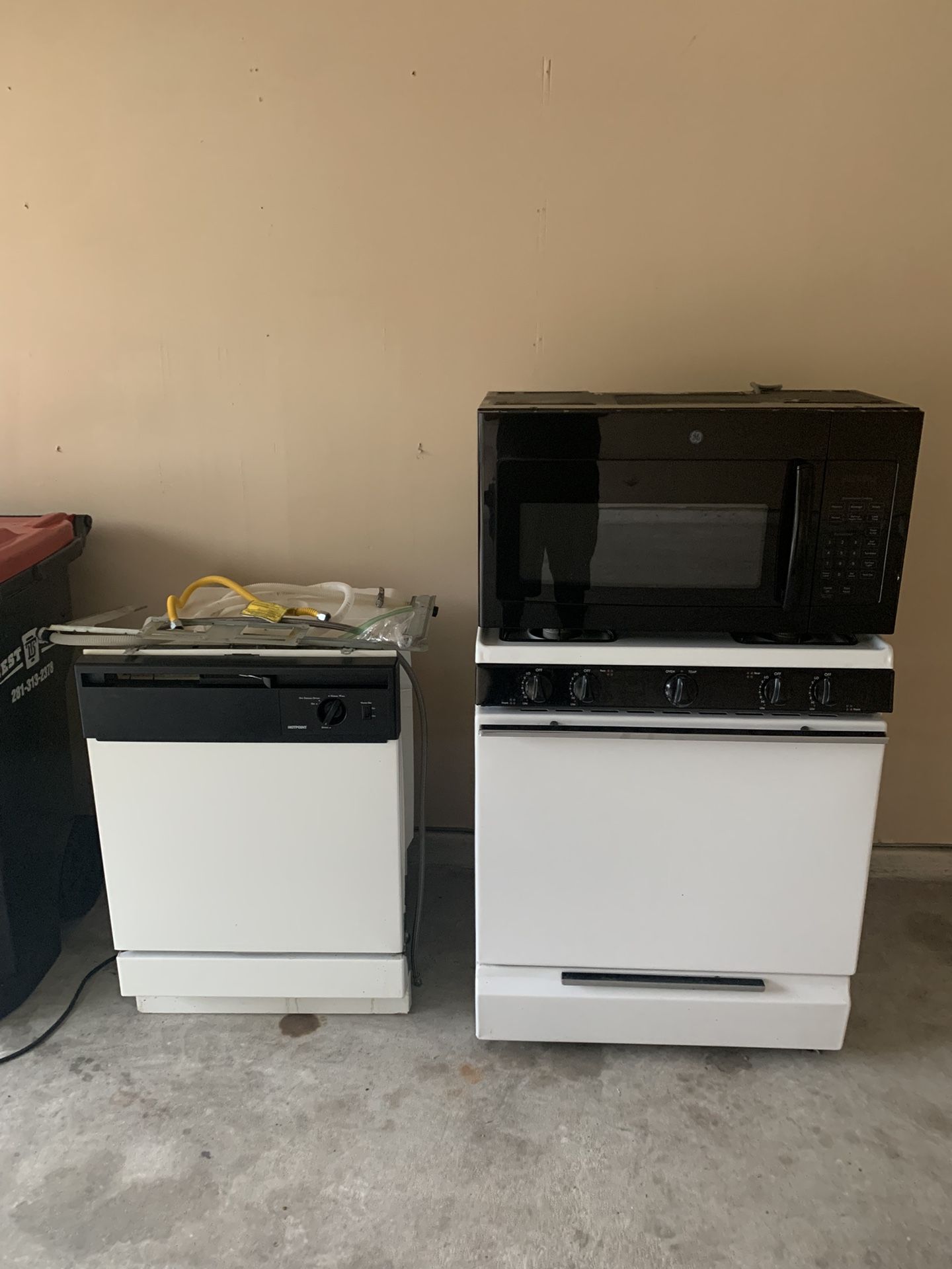 Stove And Dishwasher