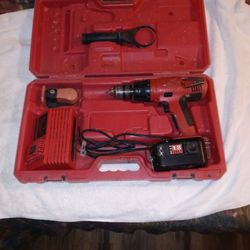 Milwaukee 18 Volt Hammer Drill Kit
