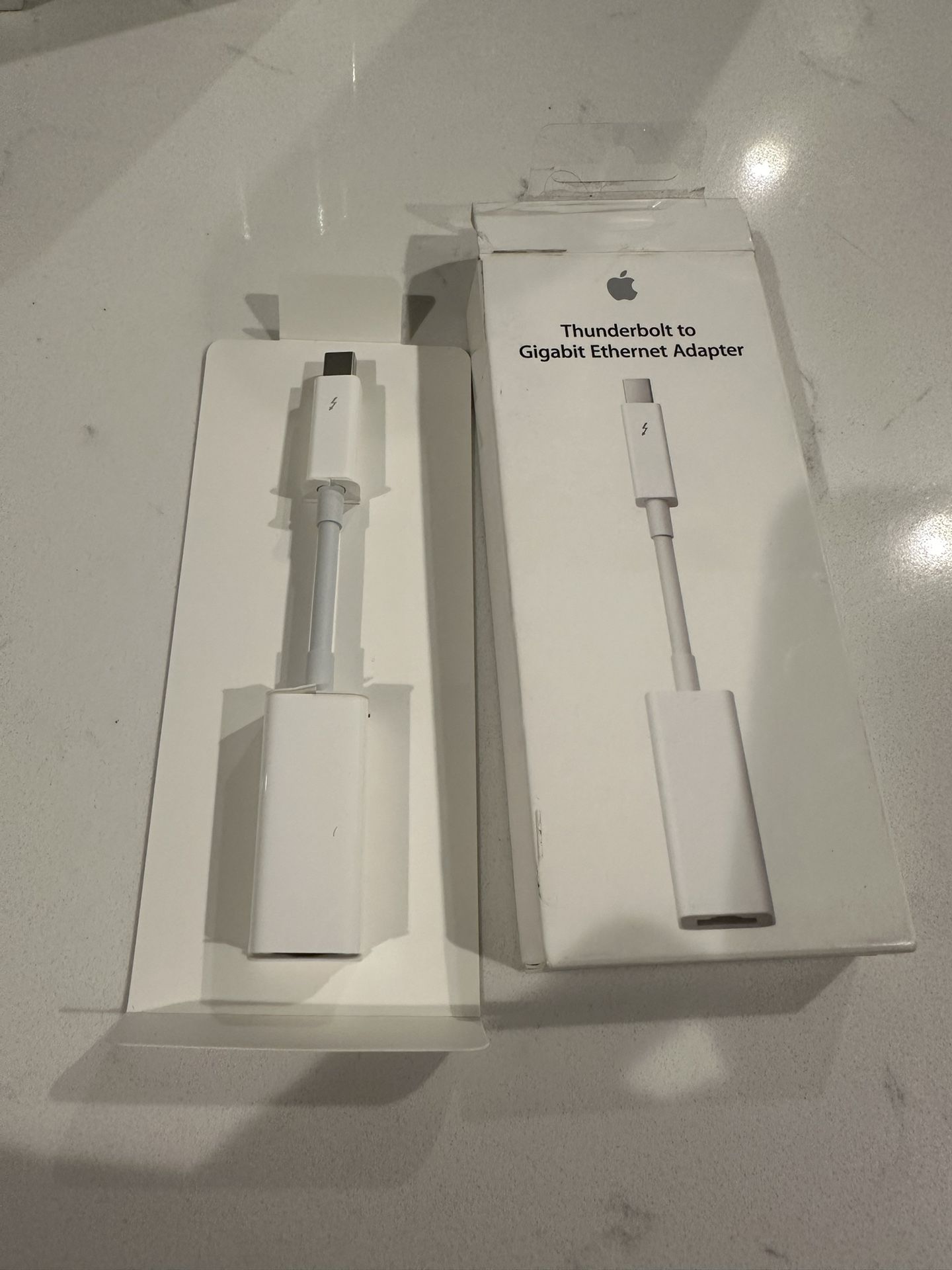 Thunderbolt to gigabit ethernet adapter