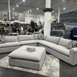 6 Piece sectional  W/ Ottoman 