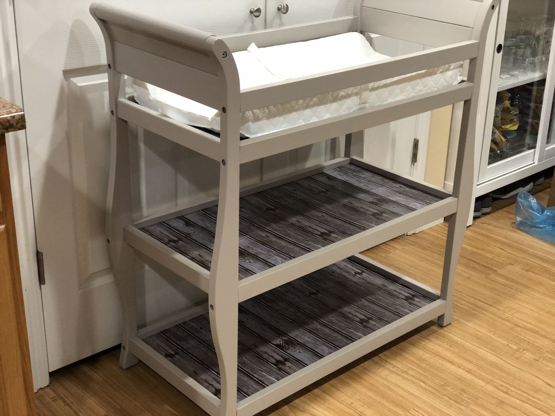 Changing table and pad