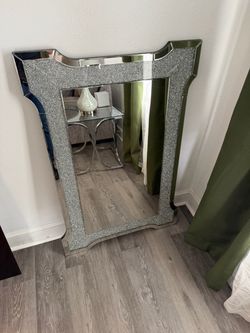 Mesa y espejo de cristal