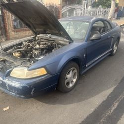  2000 Mustang & Parts For Sale ( Manual) Needs Work!(Selling as Whole with Parts)
