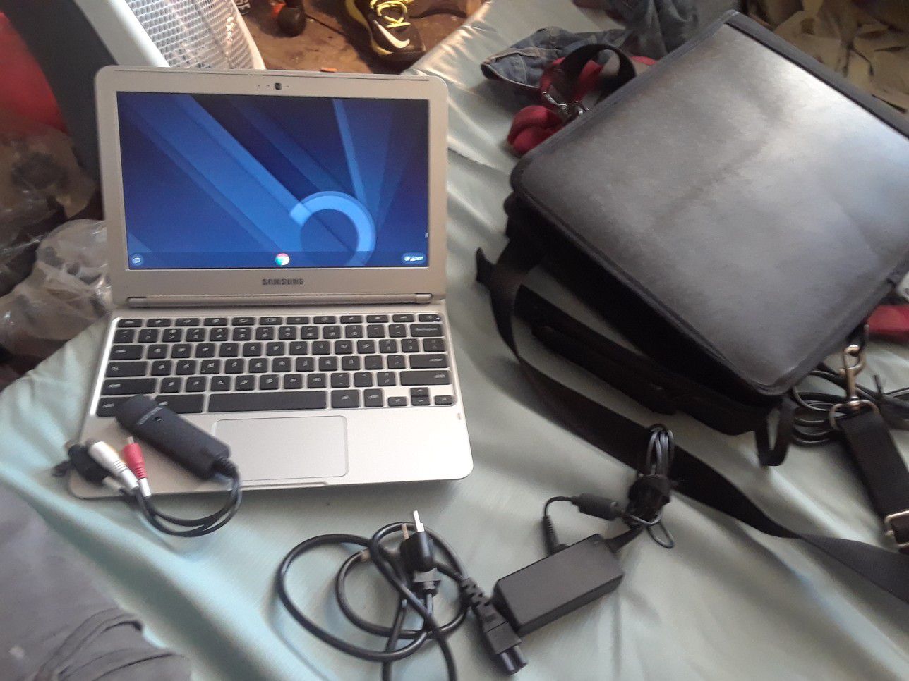 Chromebook os with toat bag charger
