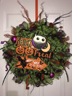 Trick or treat! Halloween decorations wreath