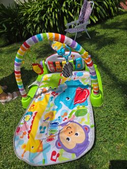 Fisher-Price Baby Playmat Deluxe Kick & Play Piano Gym for Learning  for Newborn to Toddler