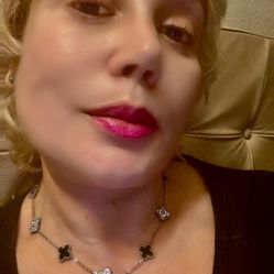 GORGEOUS DESIGN PENDANT