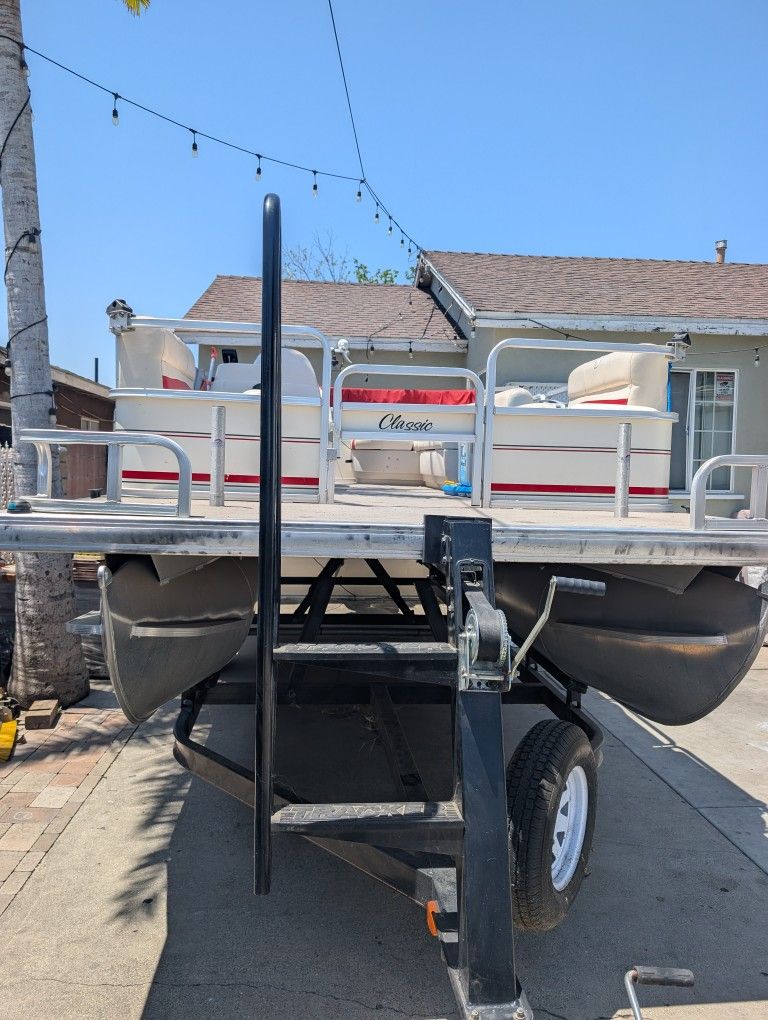 2009 Sun tracker Party Barge 190 Pontoon