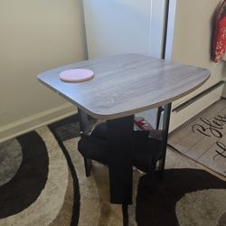 Modern Small Side Table – Great Condition