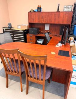 Beautiful U shaped office desk in cherry finish w/hutch