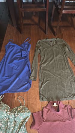 Ropa de mujer size small  toda por $20 poco uso algunas no usadas