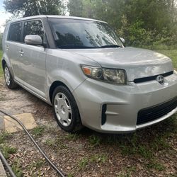 2013 TOYOTA SCION X-B . $ 3.800 NEGOTIABLE 