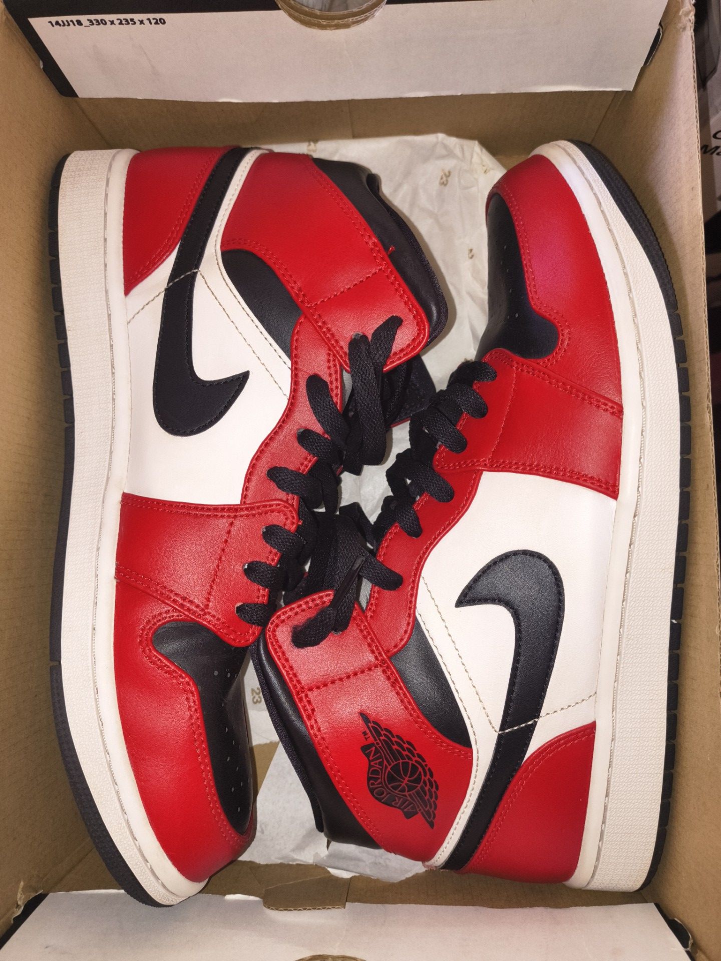 Air Jordan 1 Mid “Chicago Black Toe