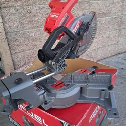 Milwaukee M18 FUEL Brushless Sliden MITER SAW  71/4  In 
