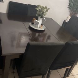 Dinning Table 