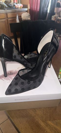 Black close heels