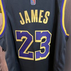 Lakers Earned edition Lebron AD jerseys Size large 