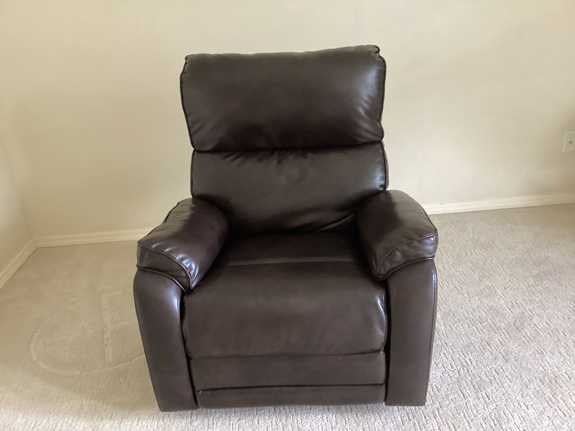 Like New Power Recliner Chair – Excellent Condition!