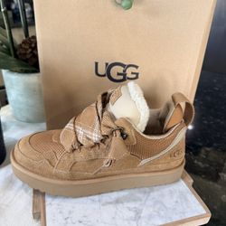 UGG Lowmel Size 7