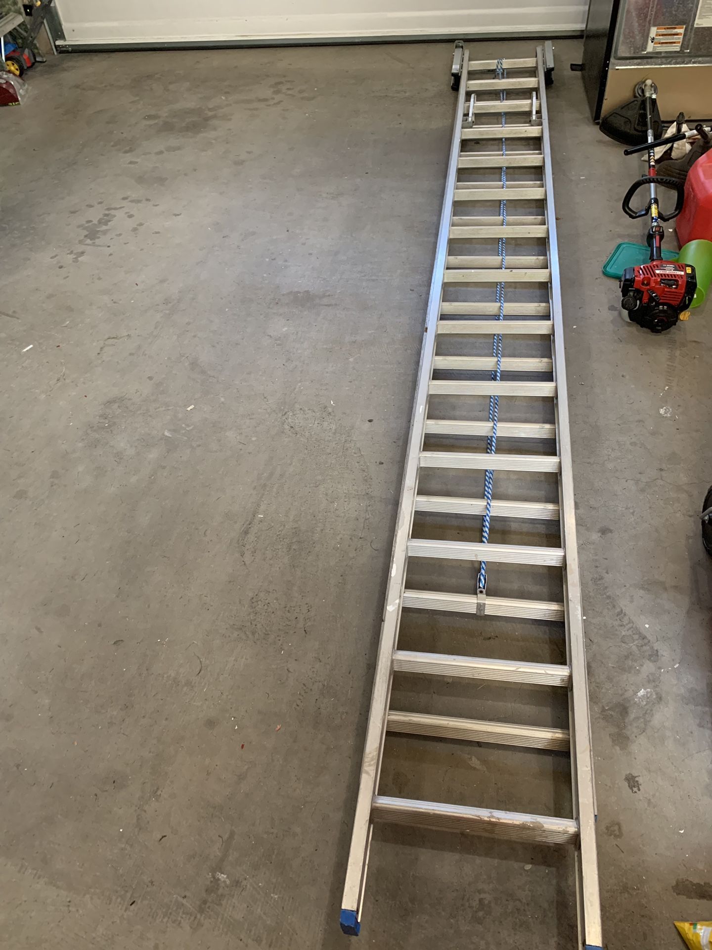 28ft Werner Ladder with leveling feet