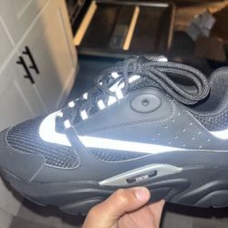 Dior B22 Size 9