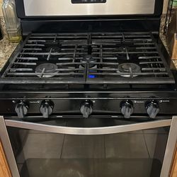 Whirlpool Gas Range and over range microwave