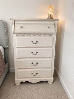 Matching Antique White Dresser & Nightstand Set – Excellent Condition