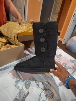 UGG triple Black