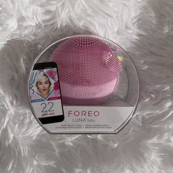 New Luna Fofo Foreo Cleansing Device