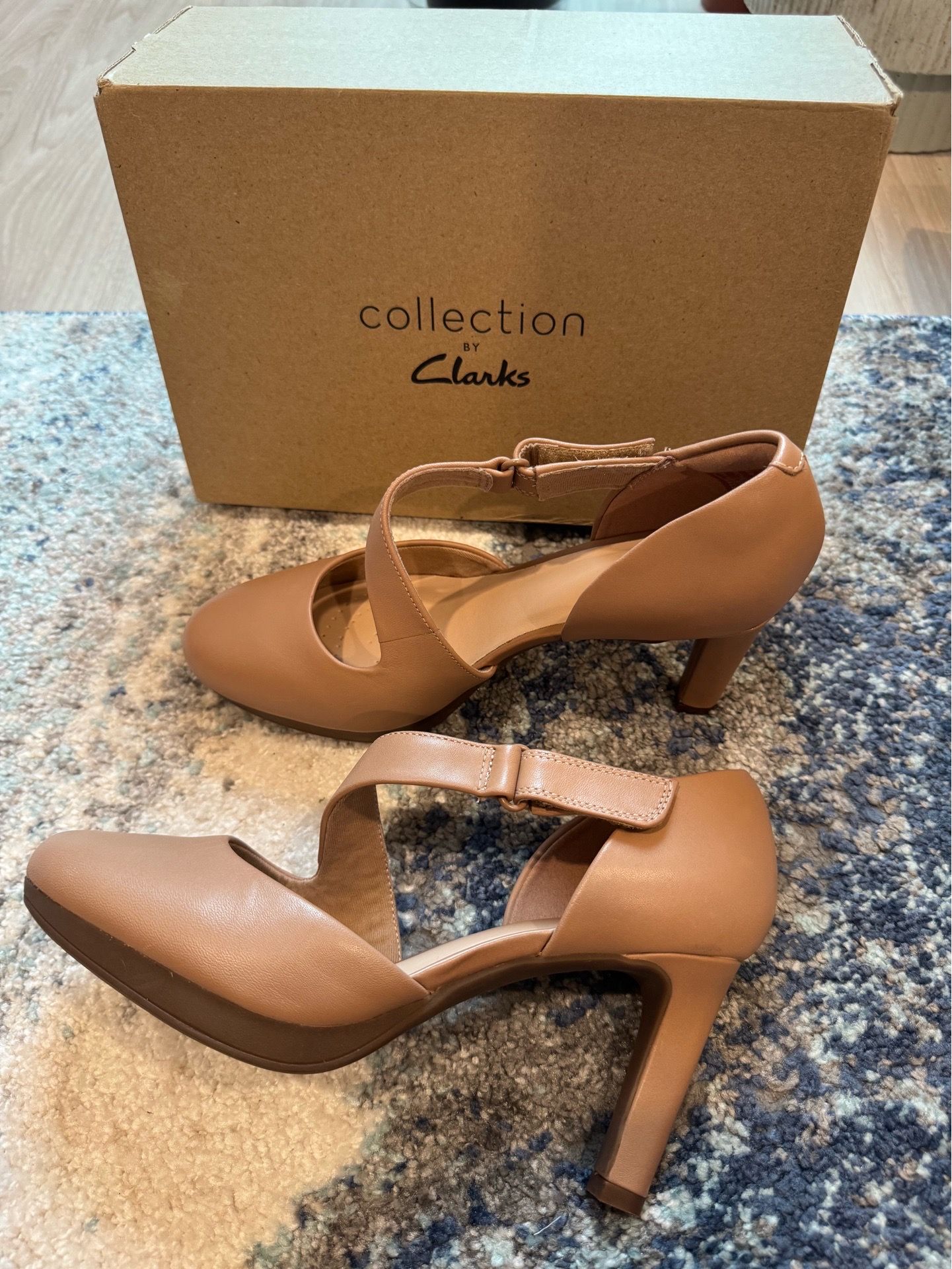 Clarks, Ambyr Glow Praline Leather, 7.5M, Nude