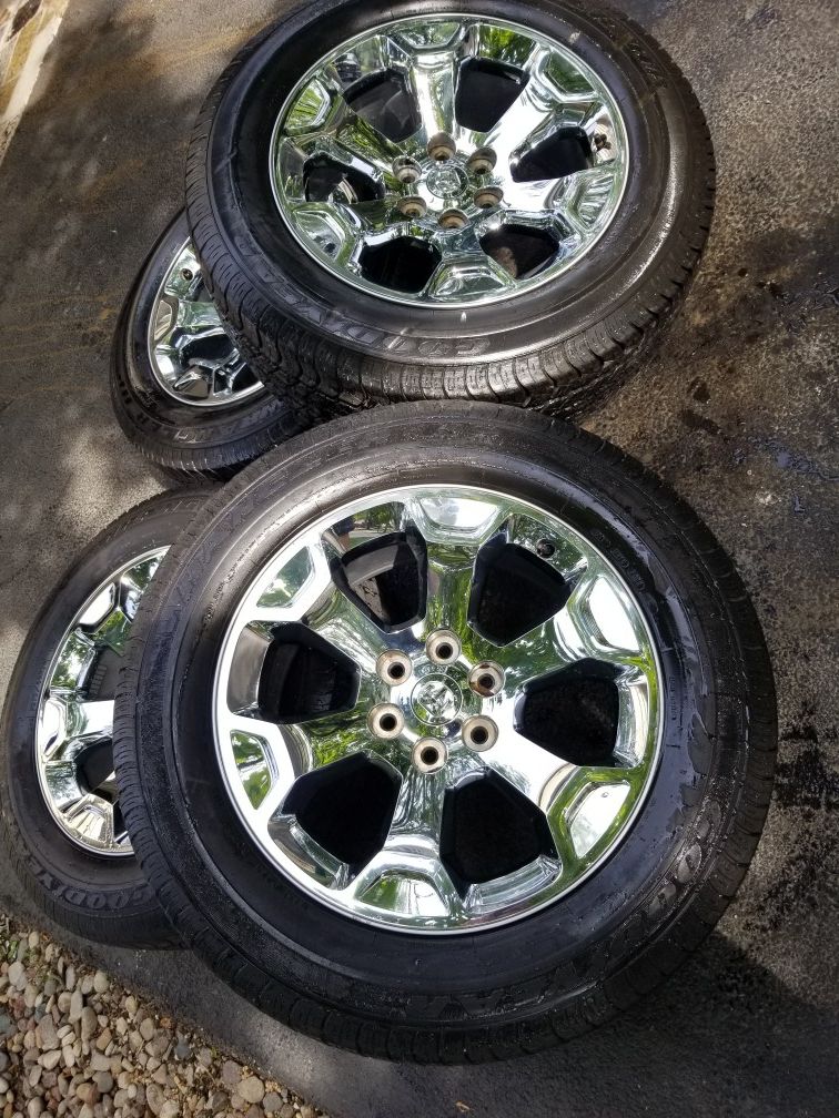 20" Dodge Ram 1500 big horn stock wheels tires great shape