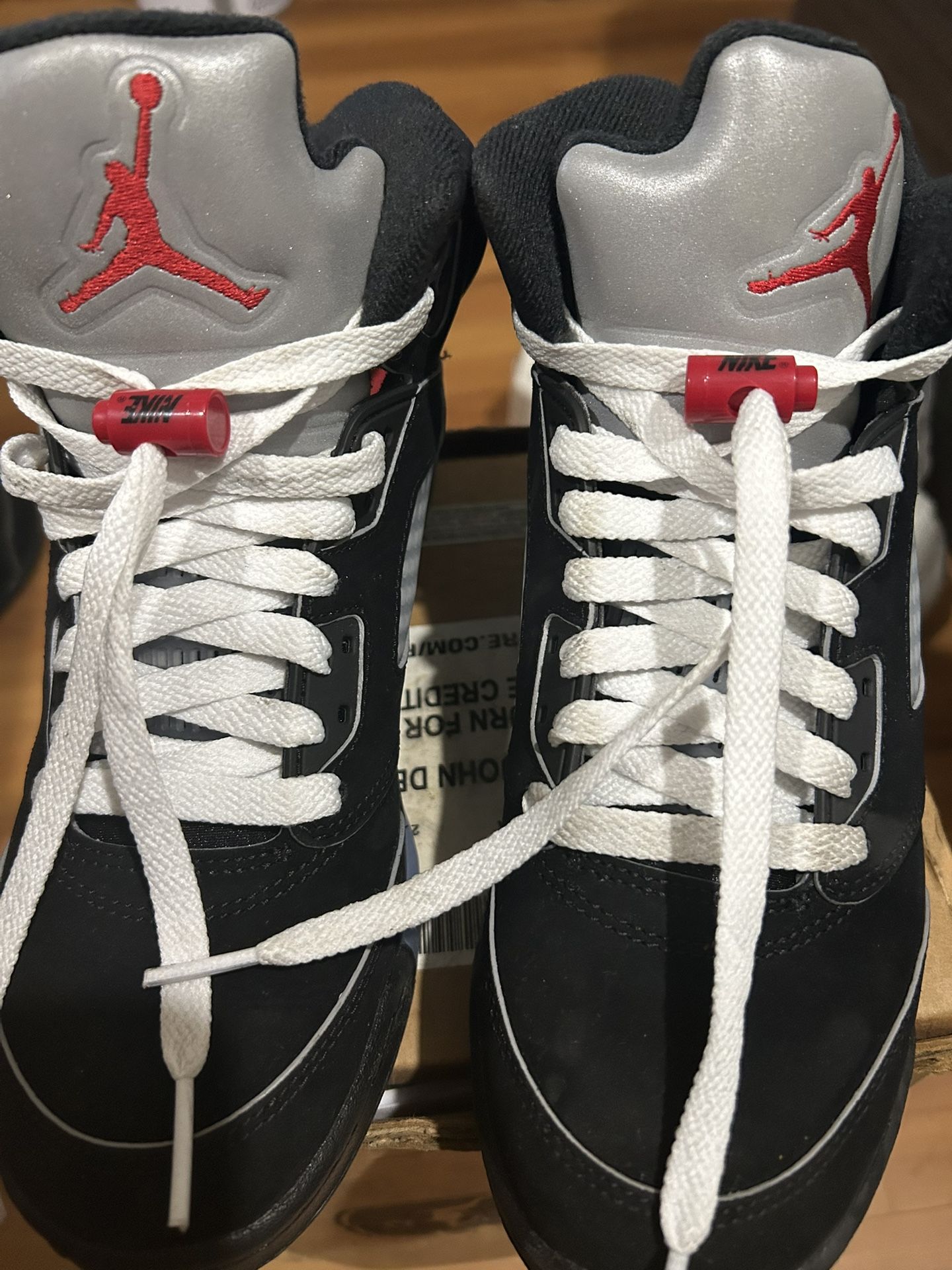Unisex 6.5 Y Air Jordan 5 "Black Metallic Reimagined". HF3976-001 size 6.5 Y. Unisex